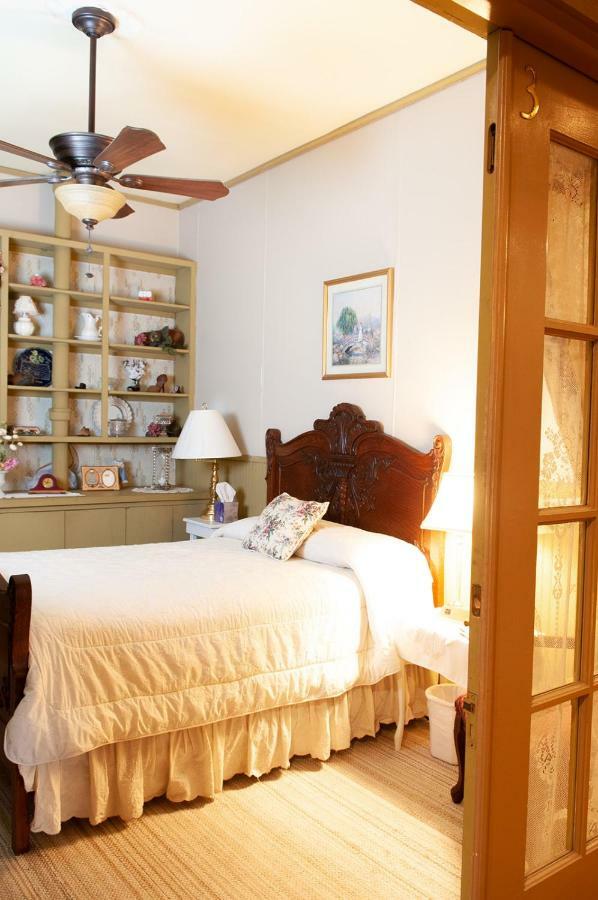 Ellinwood The Historic Wolf Hotel מראה חיצוני תמונה
