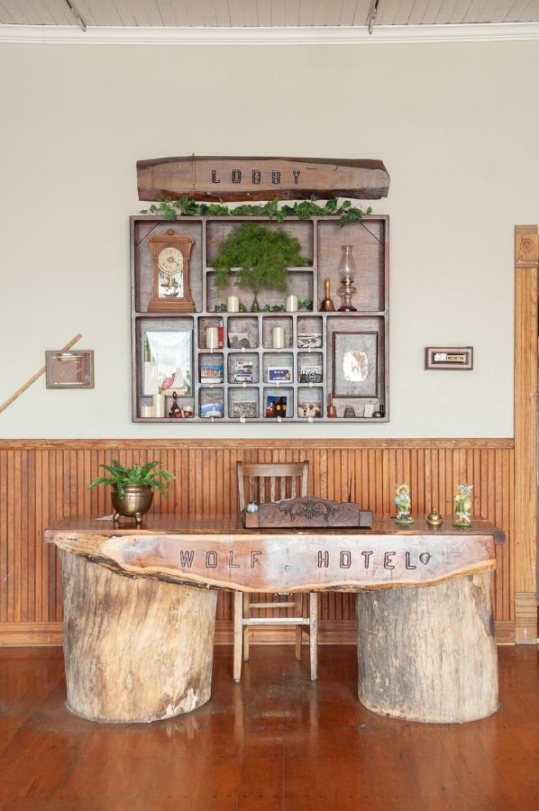 Ellinwood The Historic Wolf Hotel מראה חיצוני תמונה