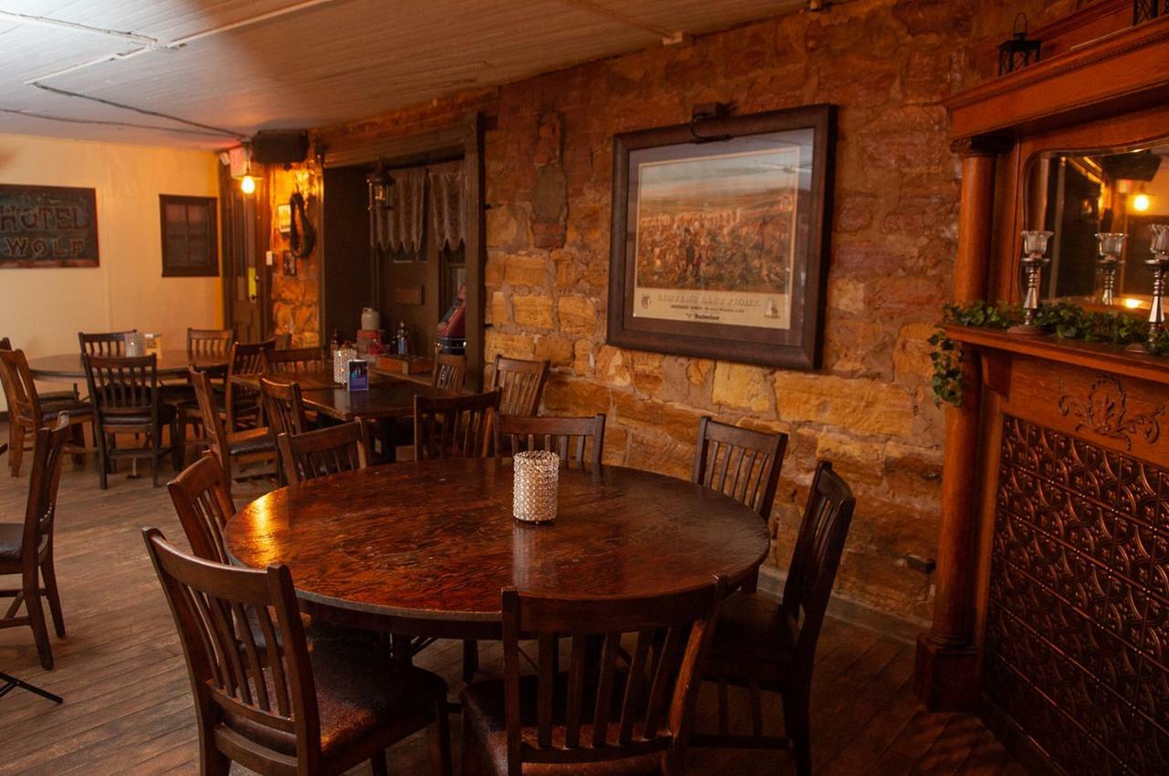 Ellinwood The Historic Wolf Hotel מראה חיצוני תמונה