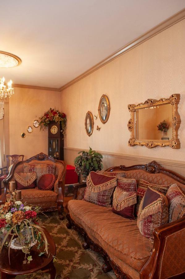 Ellinwood The Historic Wolf Hotel מראה חיצוני תמונה